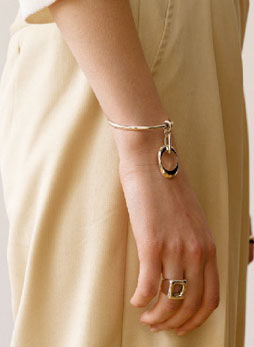 oval bangle